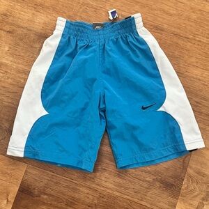 NWT NIKE Boy’s Size 4 Swim Trunks Shorts Blue White Mesh Lined Beach Pool